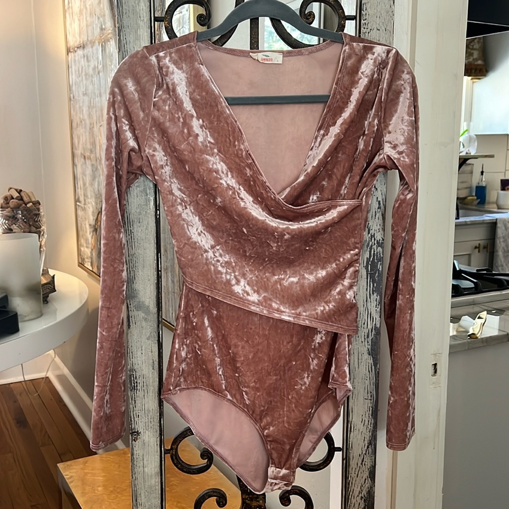 Velvet like pink bodysuit